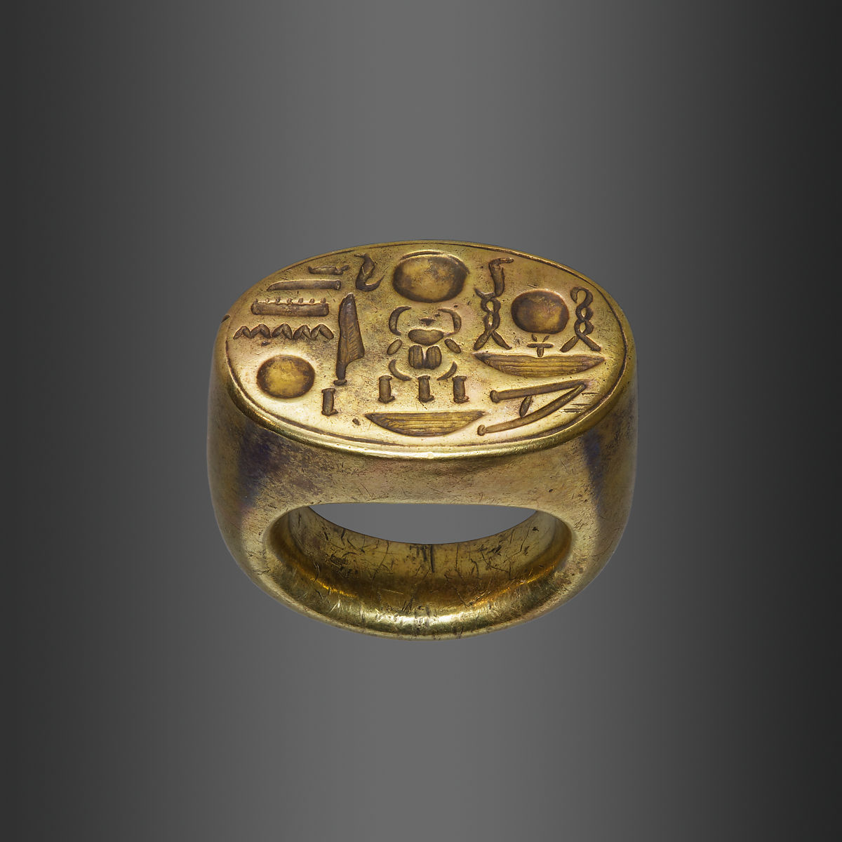 خاتم الملك توت عنخ آمون، موجود حاليا بمتحف متروبوليتان بنيويورك